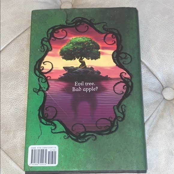 Isle of the Lost hardcover book The Descendants - Picture 3 of 7
